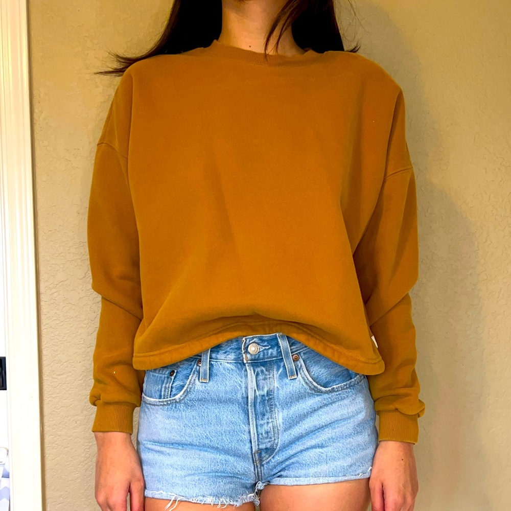 Small Mustard Yellow Vuori Crewneck with Draw String Waist Line